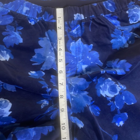 New Isaac Mizrahi Blue Floral Print Velvet Stirrup Pants Size 10P Adjustable - Picture 13 of 16